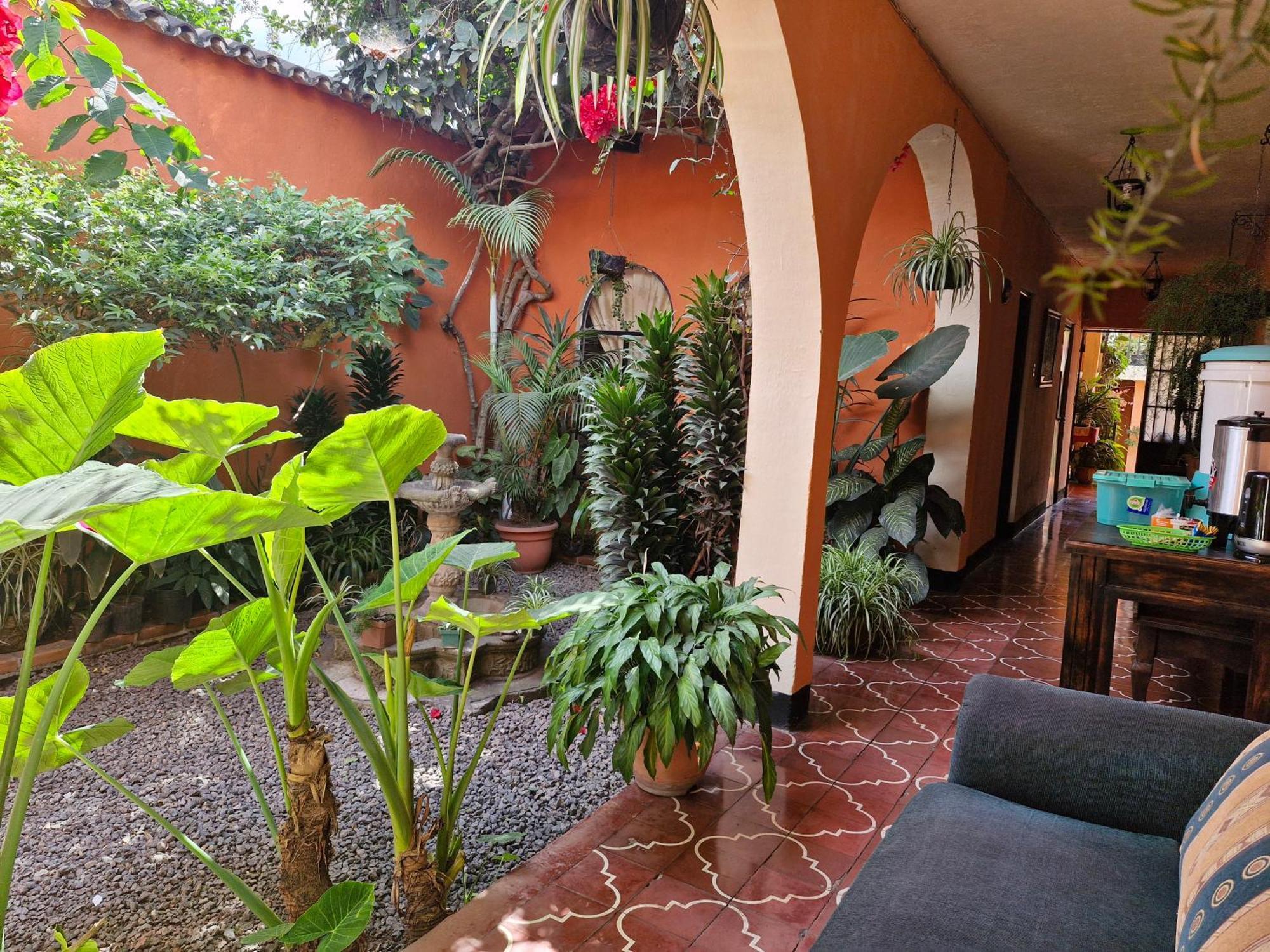Hospedaje El Viajero Antigua Lli Exterior photo